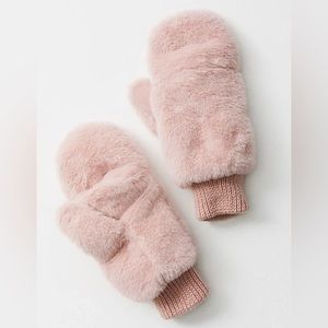 NWT Free People fuzzy mittens